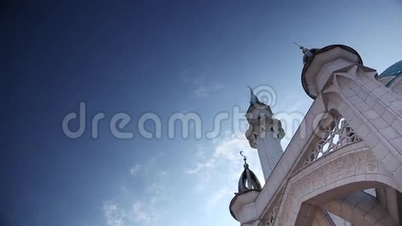 库尔谢里夫清真寺和天空视频的预览图