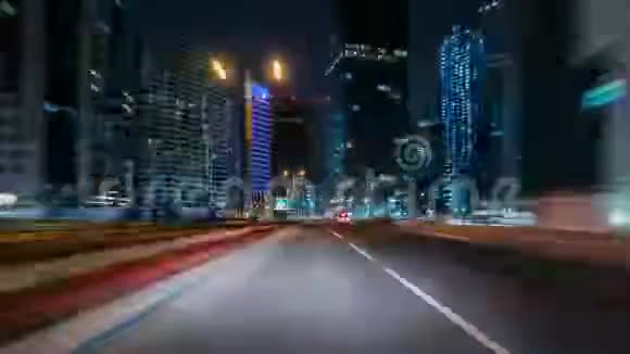 在多哈时间推移高速公路上行驶卡塔尔中东视频的预览图
