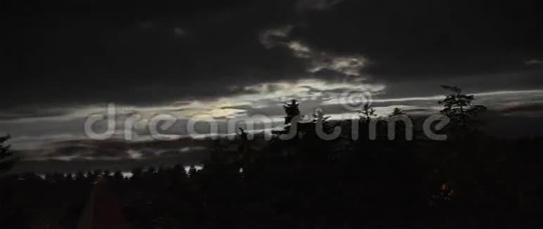 多云的夜晚视频的预览图