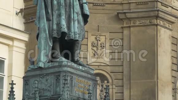 布拉格的卡罗四青铜雕像视频的预览图