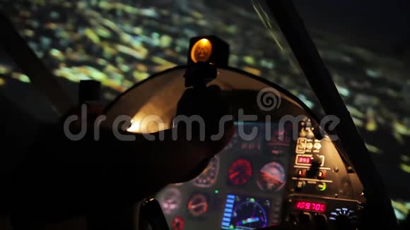 傍晚时分空中机动私人飞机城市风光凉爽视频的预览图