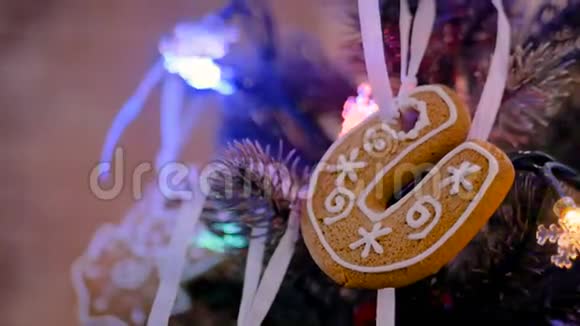 带有姜饼的圣诞假日装饰视频的预览图
