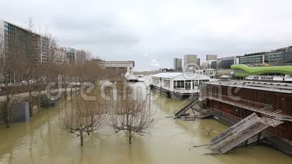巴黎的洪水城市景观视频的预览图