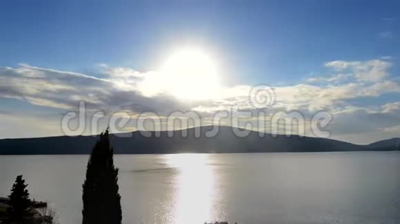 时间推移戏剧性的天空背景在黑山视频的预览图