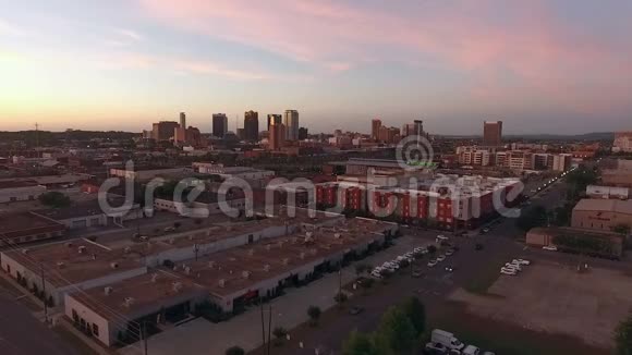 伯明翰阿拉巴马市中心天际线粉红色日落视频的预览图