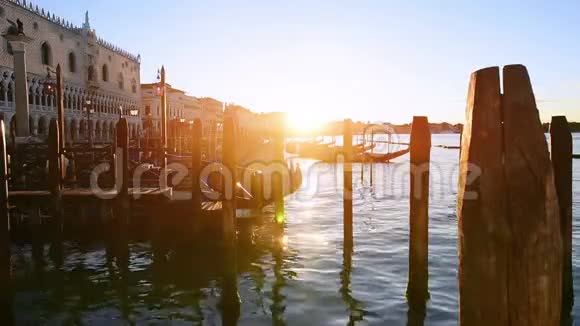 在意大利威尼斯一幅美丽的太阳落山照片视频的预览图