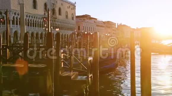 在意大利威尼斯一幅美丽的太阳落山照片视频的预览图