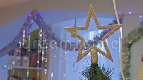 圣诞树上的星星视频的预览图