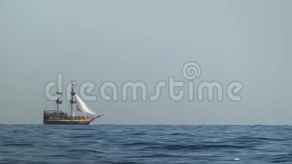海上的海盗船视频的预览图