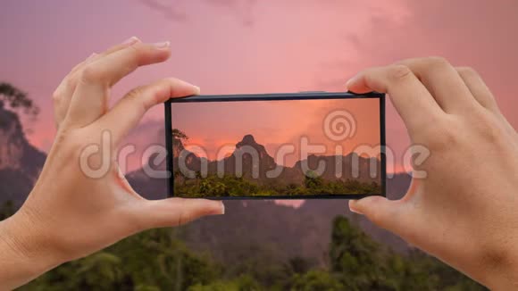 泰国高索石灰石山在粉红日出处流动摄影摄像视频的预览图