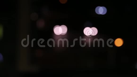 街头城市夜光背景的模糊抽象波克视频的预览图