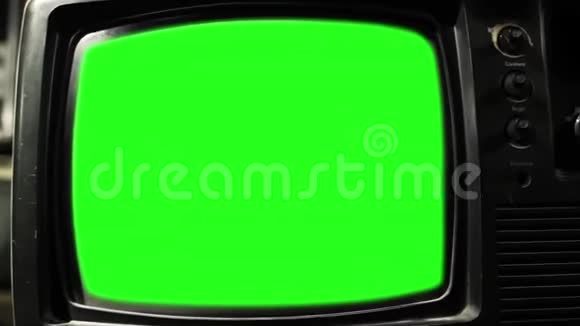 老式TV绿色屏幕快速放大视频的预览图