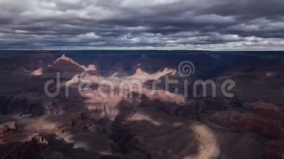 大峡谷上空的中日蓝云形成视频的预览图