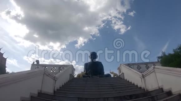 泰国佛像泰白亚洲大宗教天空旅游视频的预览图