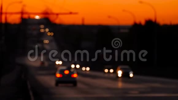 在阿斯特拉罕桥上行驶视频的预览图