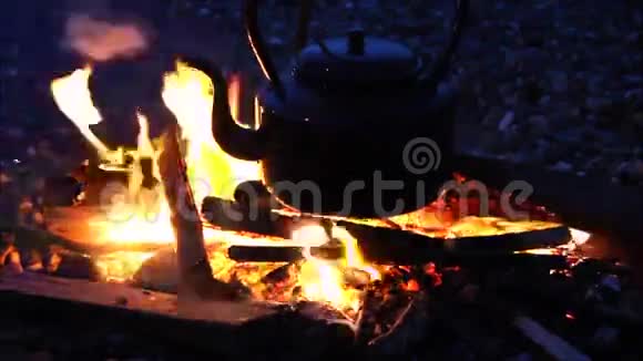 篝火水壶篝火视频的预览图