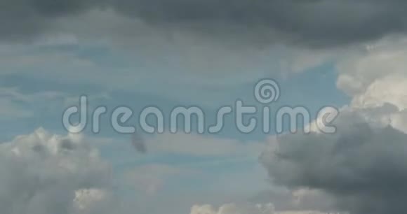 夏天的蓝天云视频的预览图