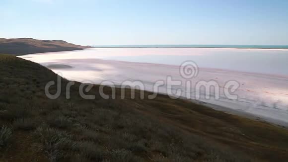 盐湖有玫瑰水靠近大海视频的预览图