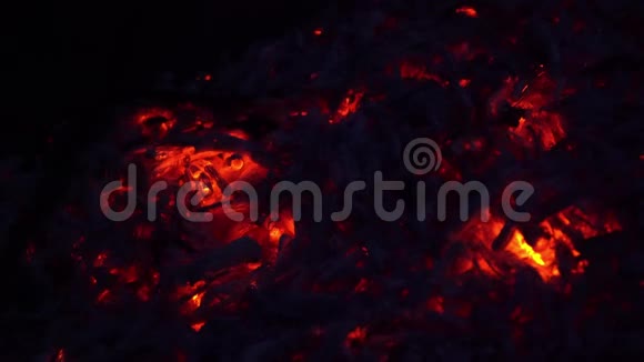 把火里的煤关上视频的预览图