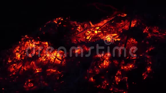 把火里的煤关上视频的预览图
