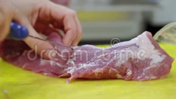 牛肉的切制和准备视频的预览图