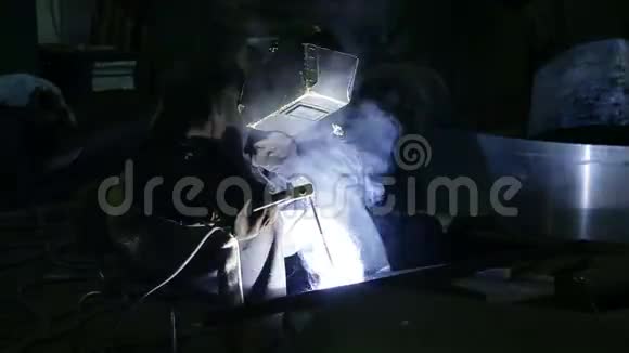 金属的电焊视频的预览图