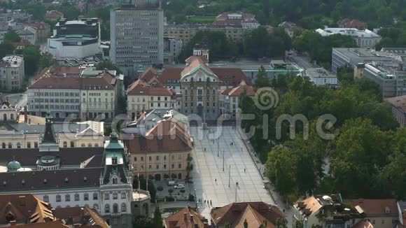 乌苏林教堂前广场的俯视图斯洛文尼亚地标旅游视频的预览图