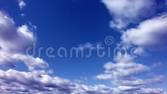 漂浮的云的4l失效视频视频的预览图