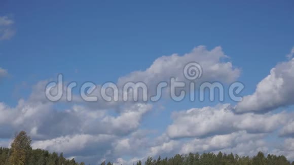 云的景色从高山上尽收眼底无人驾驶飞机飞过云层视频的预览图