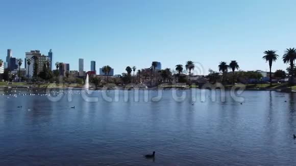 从西湖欣赏洛杉矶的晨景视频的预览图