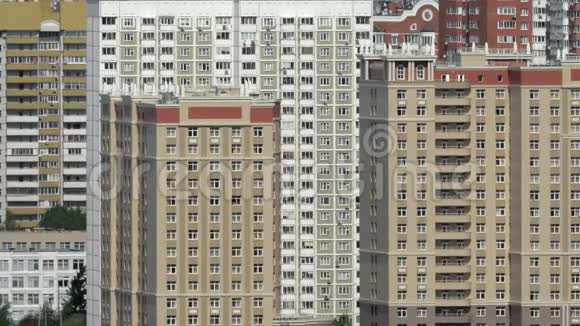 俄罗斯莫斯科带高层公寓的住宅区视频的预览图