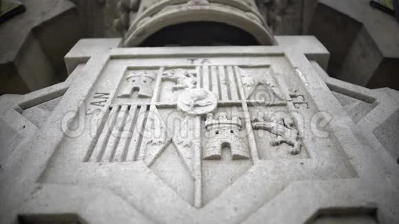 西班牙巴塞罗那哥伦布纪念碑的设计细节圣达菲武器外套视频的预览图