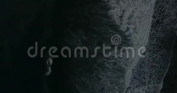 静止的波架从上面波浪互相翻滚海洋泡沫视频的预览图