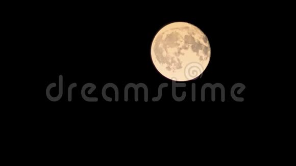 满月和云彩时间流逝细节视频的预览图