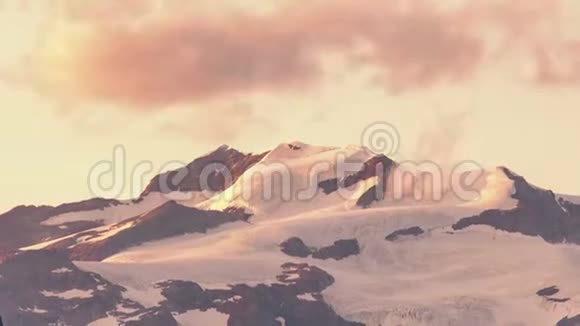 夏季意大利北部欧洲阿尔卑斯山玫瑰山日落时间的推移视频的预览图