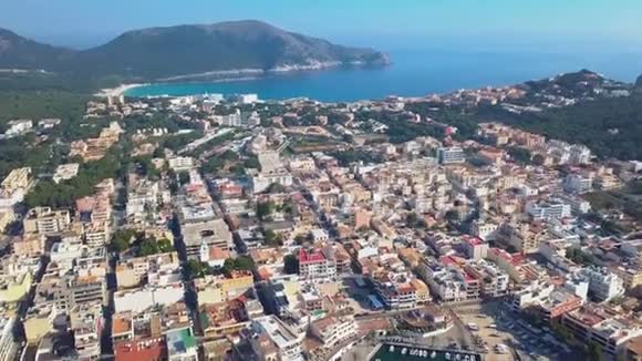 空中观景马略卡海岸的卡拉拉特贾达视频的预览图