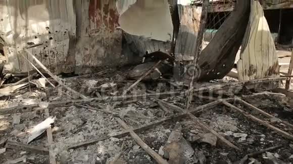 战争中烧毁的建筑视频的预览图