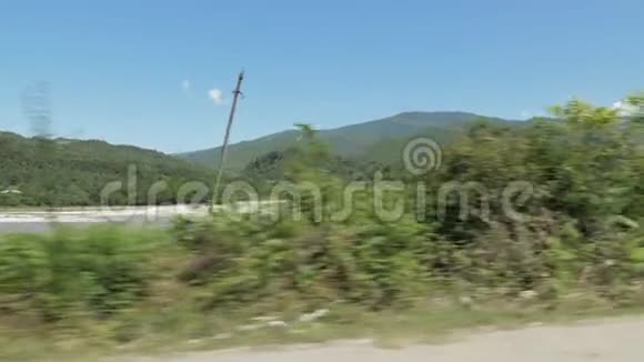 乔治亚州的山脉透过车窗看到视频的预览图
