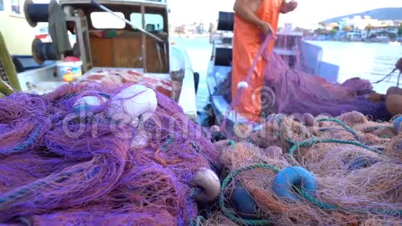 修理渔网钓鱼线视频的预览图