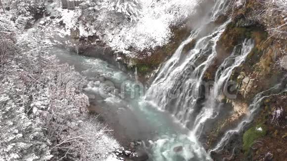瀑布和雪林视频的预览图