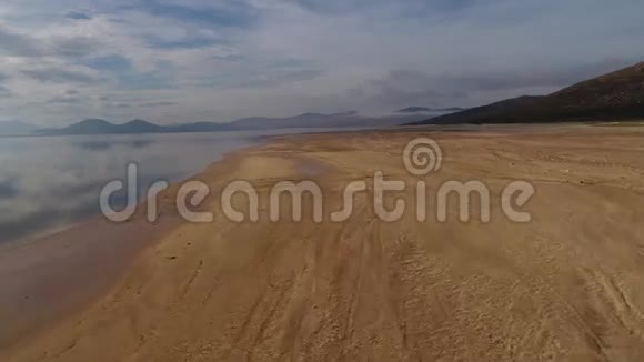 大坝的无人机镜头视频的预览图