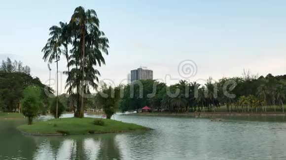 皮尔马西里湖花园是切拉斯著名的公园之一视频的预览图