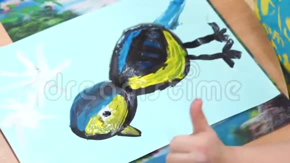 学前教育幼儿园儿童画冬季鸟类的颜色视频的预览图