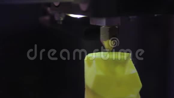 三维打印黄色标记自动化工业视频的预览图