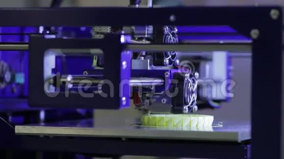 自动化工业FDM3D打印机制造塑料制品视频的预览图