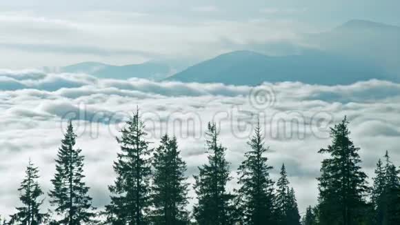 多云的山脉时间流逝视频的预览图