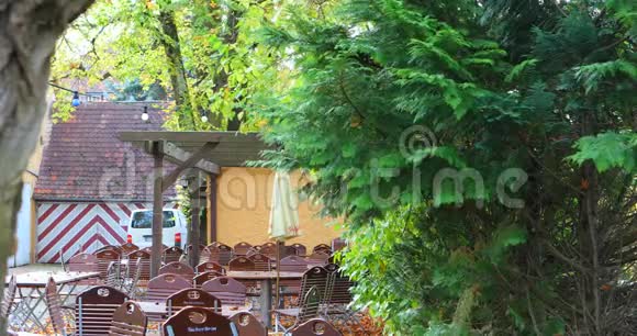 德国著名的世界遗产罗滕堡浪漫的露天咖啡馆在童话小镇的道路上视频的预览图