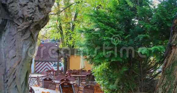 德国著名的世界遗产罗滕堡浪漫的露天咖啡馆在童话小镇的道路上视频的预览图