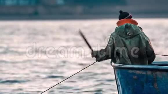 渔夫拖鱼陷阱视频的预览图