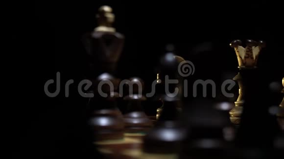 棋盘和象棋击败光后视频的预览图